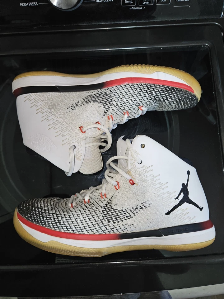 Jordan 31 Black Toe 10.5 - Image 2 of 4