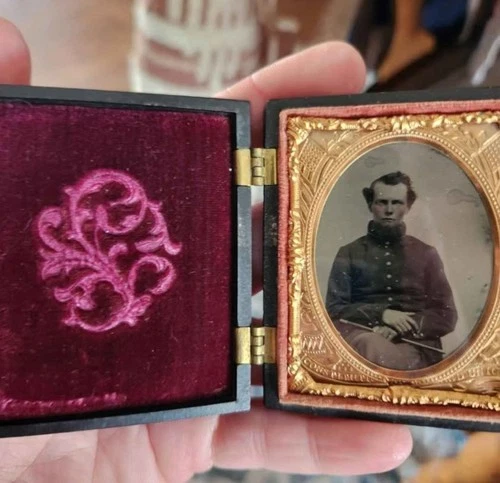 Original Civil War Soldier Photograph in Patriotic Case