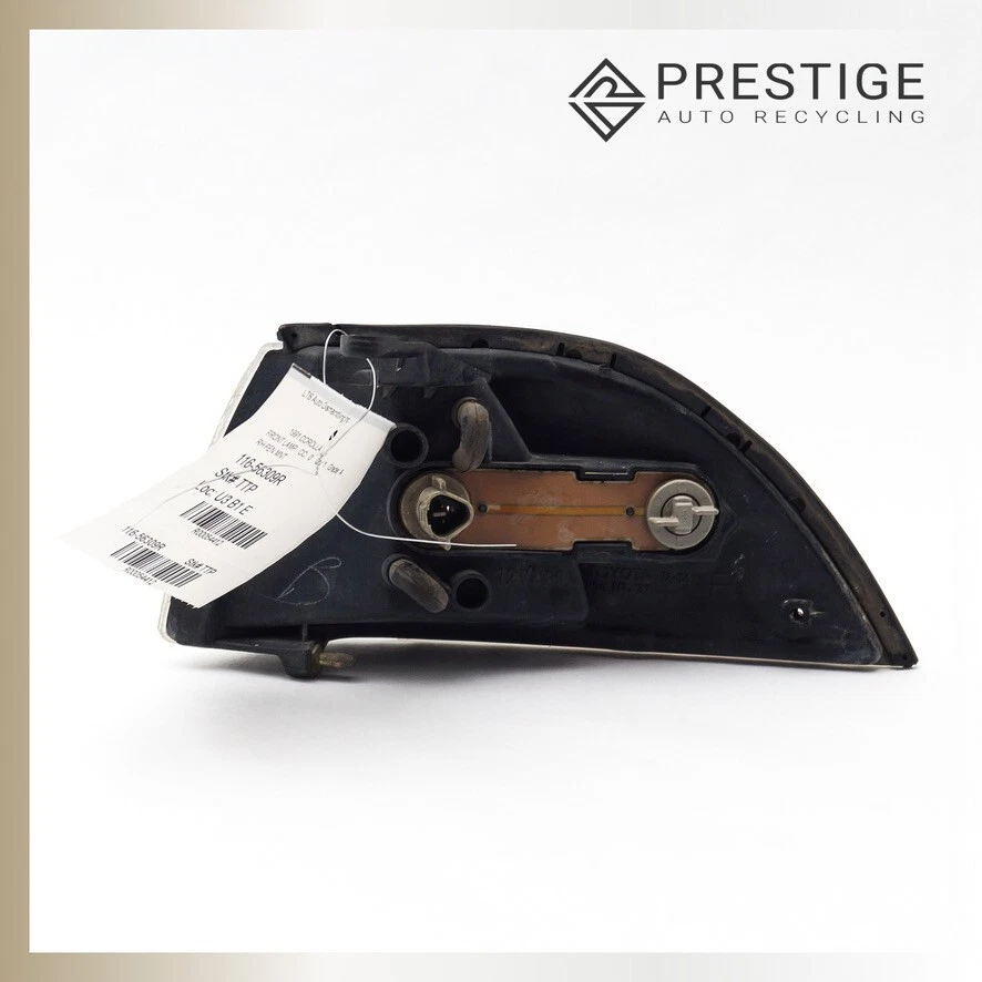 1988–1992 TOYOTA COROLLA Turn Signal Lamp Corner Park Light Right 81610-12410 - Image 4 of 4