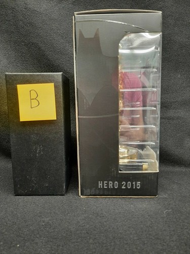 DC Legion of Collectors Hero 2015 Exclusive Gold Trophy B - Picture 2 of 6