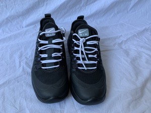 nike air max axis triple black