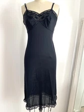 Vintage Vanity Fair Lingerie Blackberry Nylon Nighty Full Slip Sz 32