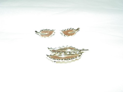 SARAHOO VINTAGE GOLDTONE FALL PENDANT AND EARRING SET - Picture 2 of 9