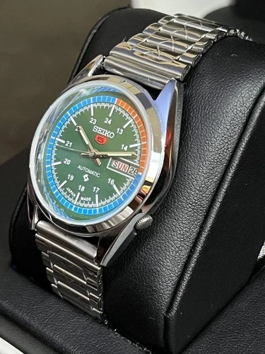 New ListingVintage Automatic Seiko Refurbished Green Dial Day / Date Men's Wrist Watch SS