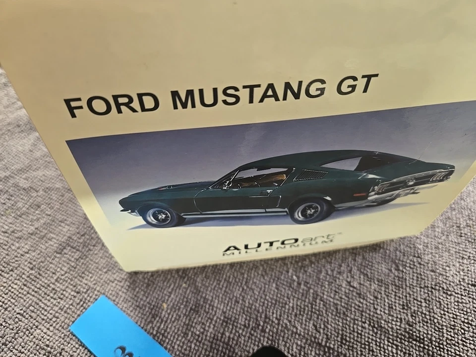 Ford Mustang GT 1:18 Autoart Millennium verde nuevo en caja Foto 3 de 4