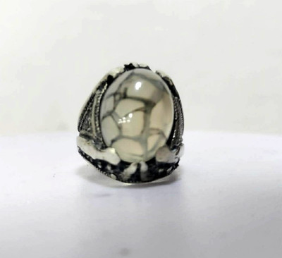 Sterling Silber Ring mit einem lichtdurchlässigen, nebligen jemenitischen Achat, schwarzen Linien