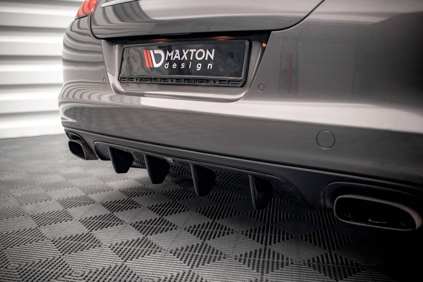 Diffuseur arrière Porsche Panamera 970 noir brillant par Maxton Design