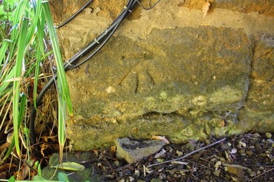 Foto 6x4 Benchmark auf Nebengebäude in Wykham Mill Farm Broughton \/SP4238 c2017