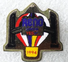 Reno Union YES Pin ~ 1994 Hot Air Balloon Design ~ Labor Lapel Badge Collect