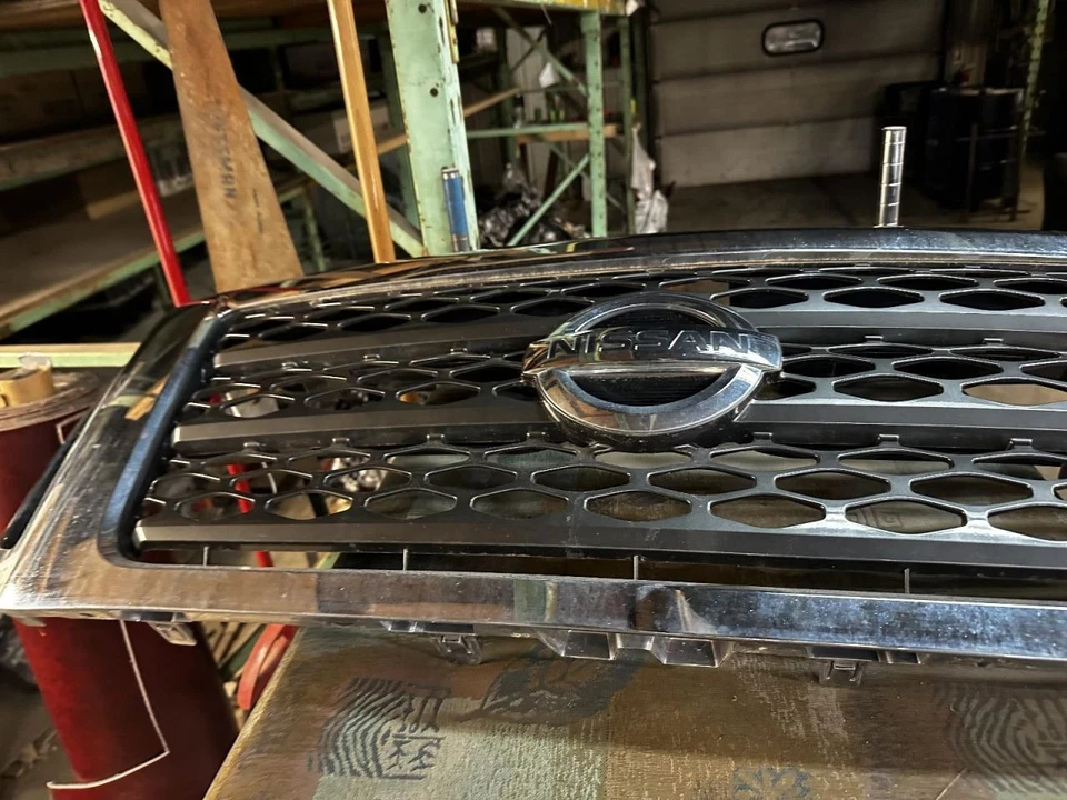 Grille Upper Sv Painted Center Chrome Emblem Fits 16-19 TITAN XD 2050711 - Image 2 of 3