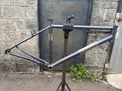 48cm Pinnacle Neon Rahmen für 700c V-Brake Räder 1 1/8'' BSA Hybrid