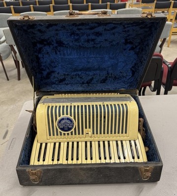 Vintage Wurlitzer Accordion With Case As Is Does Work And Play Music