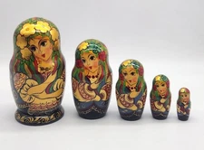 Vintage Hand Painted Russian Matryoshka 5 Piece Set 6 1/2“ Nesting Dolls Signed