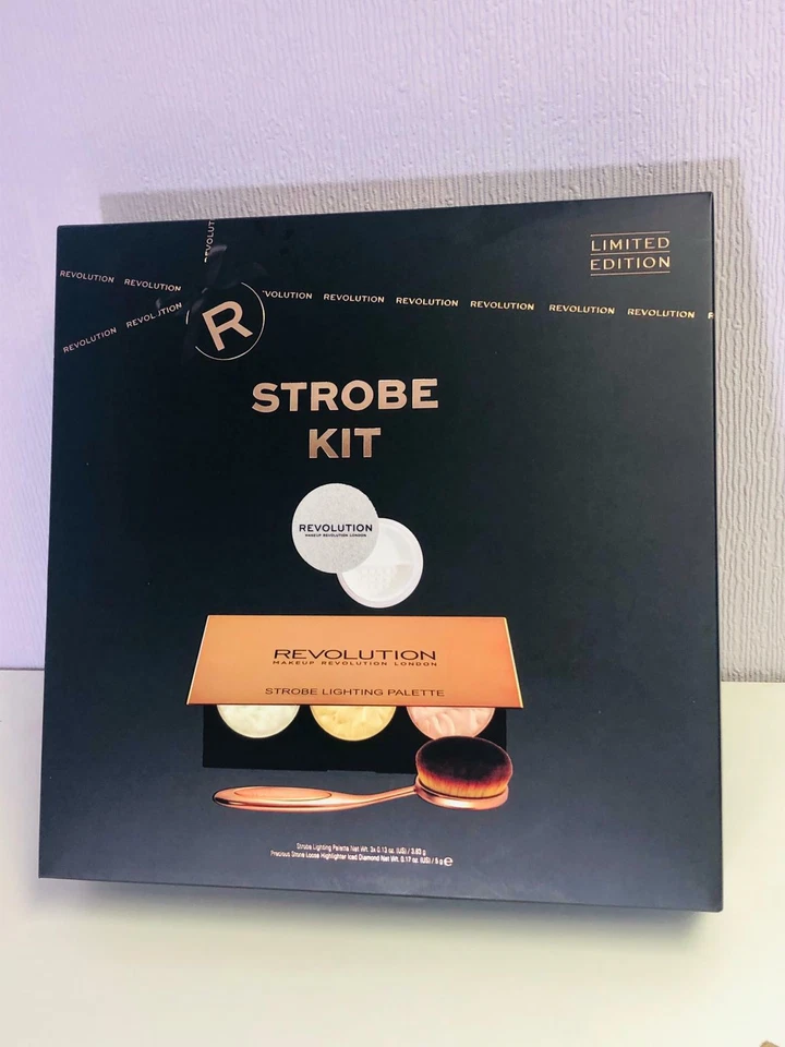 Revolution Makeup Palette Highlighter & Brush Loose  London Strobe Lighting Kit  - Image 2 of 4