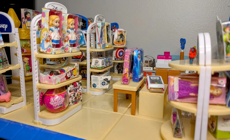 Zuru Mini Brands Disney Store ¡¡Con 63 Mini Marcas Incluidas!!! Foto 4 de 4