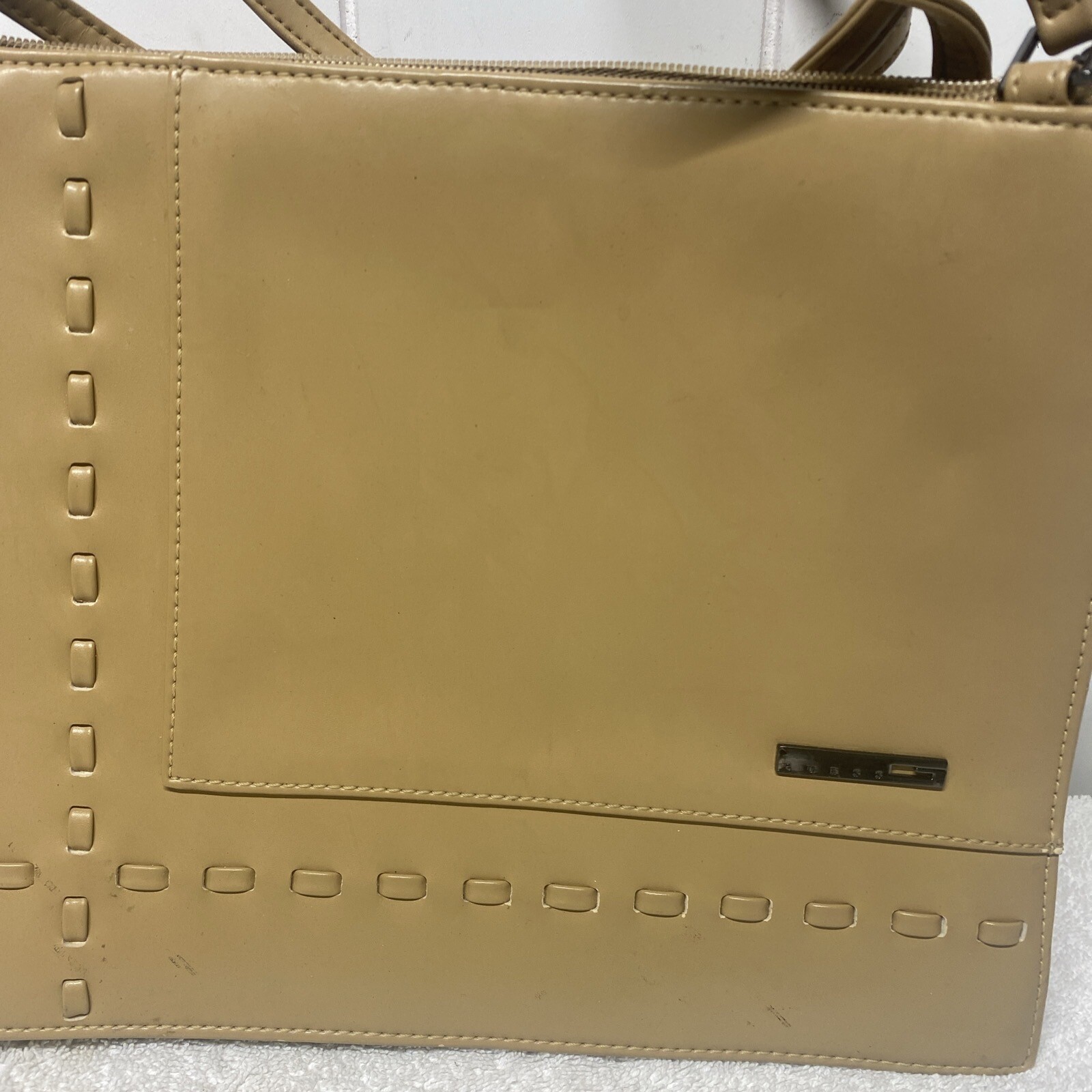 GUESS WOMEN'S BROWN FAUX LEATHER HANDBAG NICE! - image 3