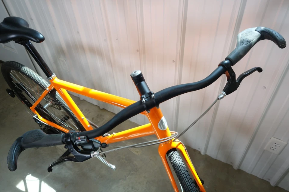 Roll: Bicycle Company A:1 Adventure Bike 700c Bike - Tamaño: Mediano Foto 3 de 4