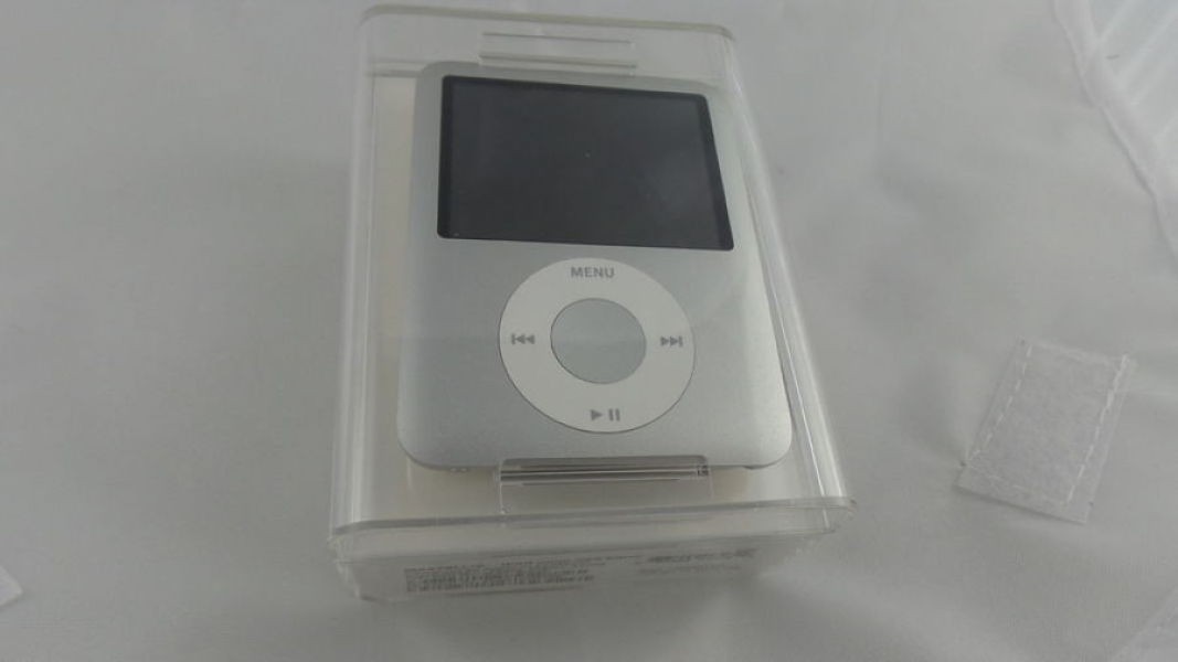 ＊*＊様 iPad nano 4GB Silver(シルバー) 第3世代(第三世 様 iPad nano 4GB Silver(シルバー) 第3世代(第三世 Apple iPod