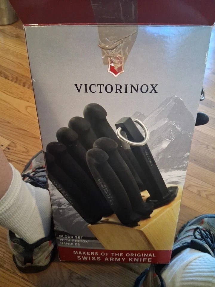 Conjunto de bloco de facas Victorinox 8 peças modelo 48891 - 1 faca faltando - Imagem 2 de 4