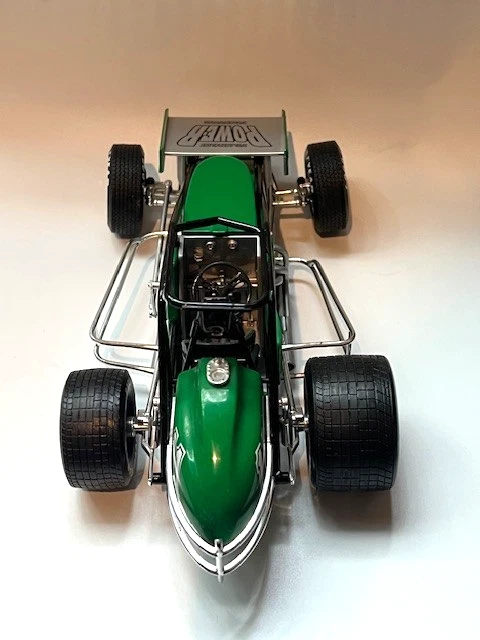 GMP 1/18 Steve Kinser Quaker State Sprint Car #11 First Edition  - Image 2 of 4