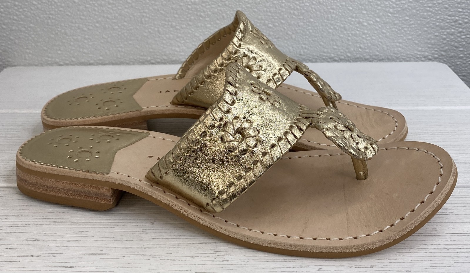 Jack Rogers Jacks Flat Women's Size 7M Platnium Gold Leather Thong Sandals