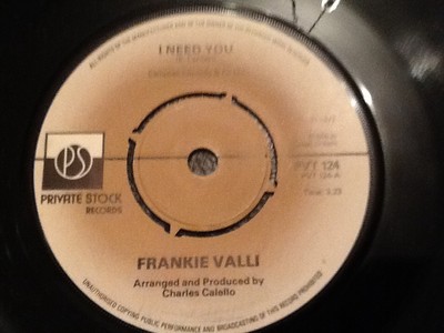 FRANKIE VALLI . I NEED YOU / I'M GONNA LOVE YOU . 1977 ORIGINAL .