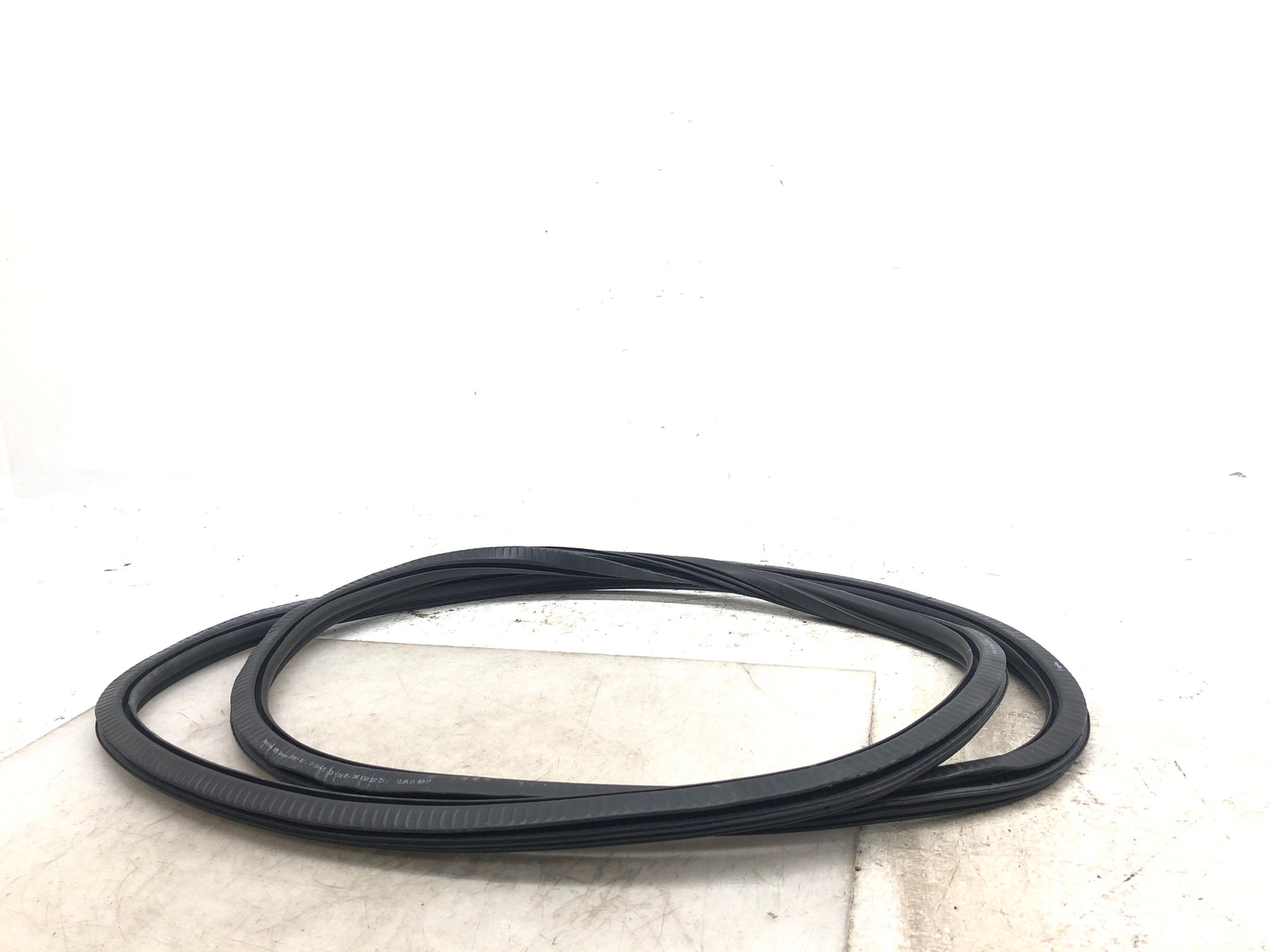2016-2020 BENTLEY BENTAYGA OEM LEFT REAR DOOR BODY WEATHERSTRIP SEAL 36A833721