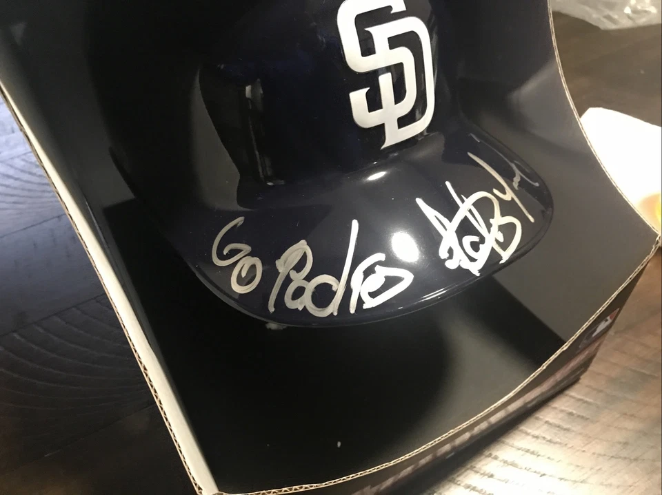 Casco firmado por Fernando Tatis Jr (réplica MLB tamaño completo) JSA Foto 2 de 4
