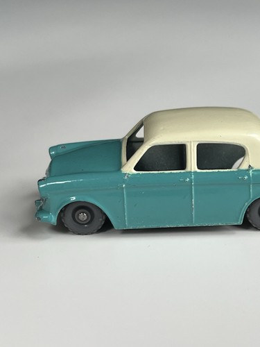 Lesney Matchbox #43 Hillman Minx Blue/White Top Gray Wheels - Picture 3 of 10