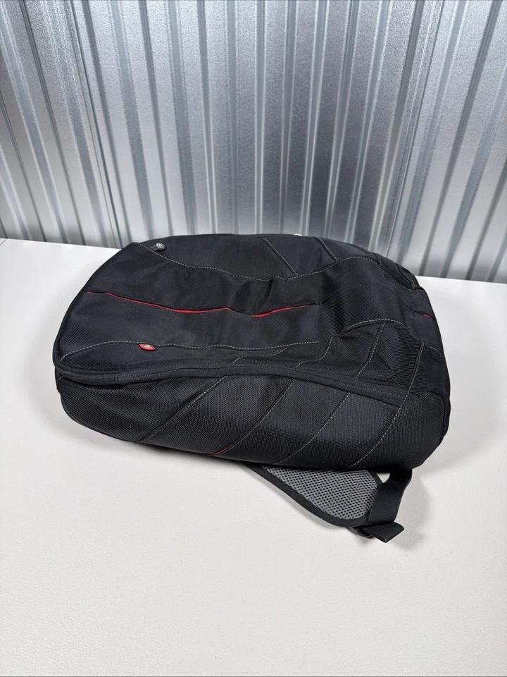 Bolso acolchado para computadora portátil Booq Mamba Shift Turtle Shell acolchado negro/rojo Foto 2 de 4