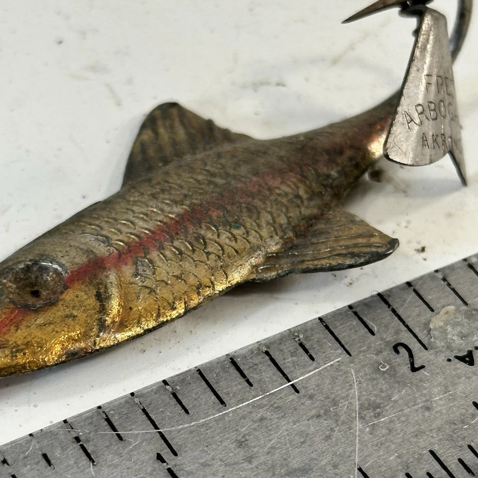 Señuelo de pesca vintage Fred Arbogast Tin Liz Minnow Bass Walleye para caja de aparejos Foto 3 de 4