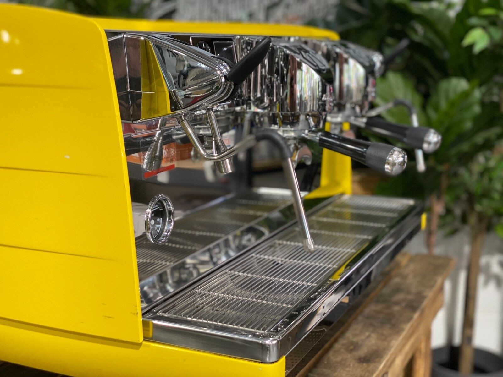 VICTORIA ARDUINO WHITE EAGLE 2 GROUP YELLOW ESPRESSO COFFEE MACHINE