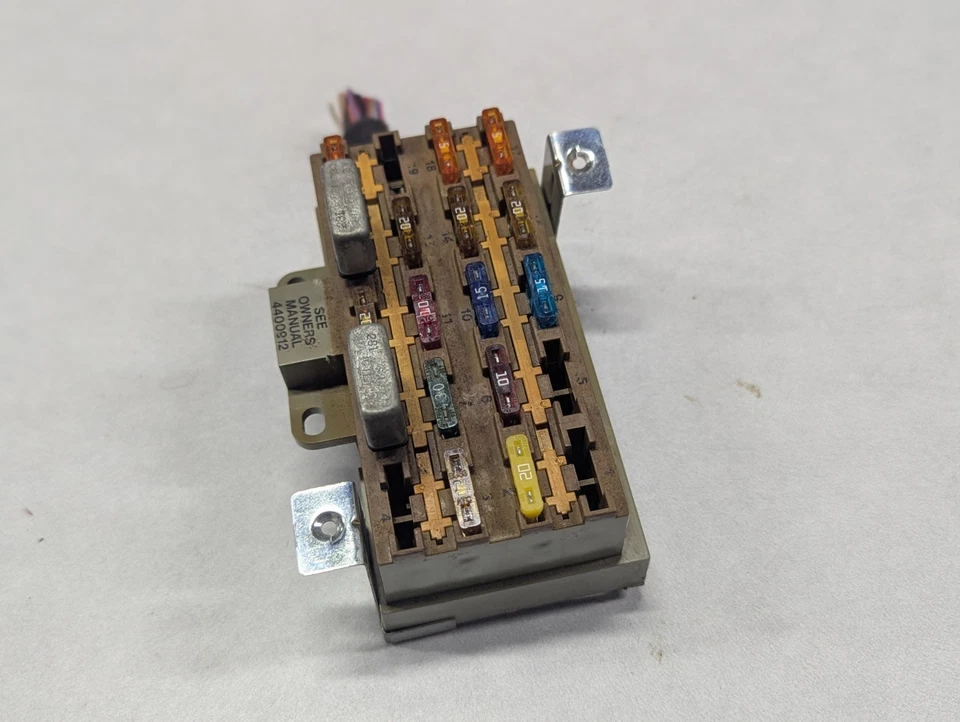 Dodge Ram Van 250 1993 caja de fusibles B150 bloque de fusibles 80-93 92 91 90 89 88 87 94-97 Foto 3 de 4