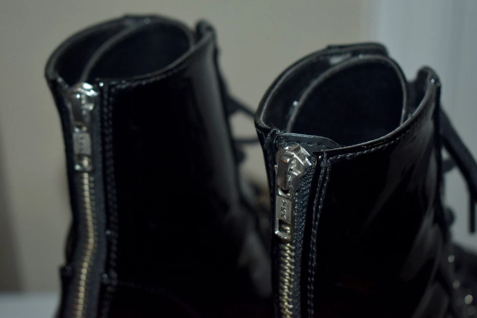 Botas al tobillo DEMONIA CAMEL-203 Goth 5" tacón grueso plataforma charol negro con cordones Foto 4 de 4