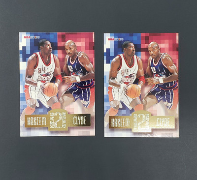 1996-97 SkyBox Hoops Head to Head #HH4 Clyde Drexler Hakeem Olajuwon Insert x2