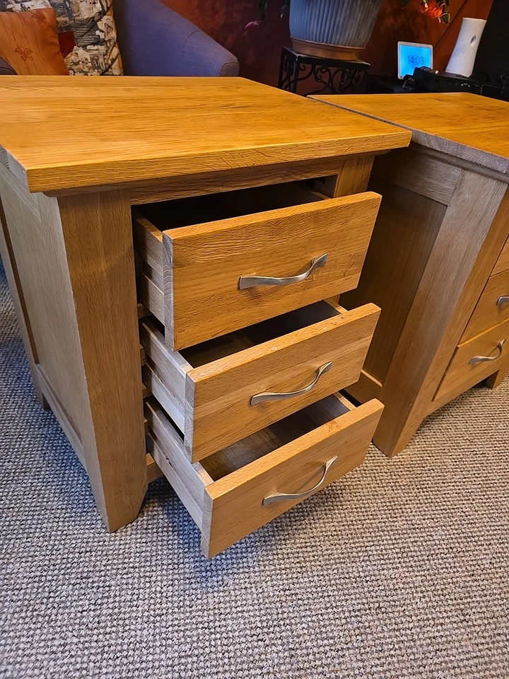 Twin Solid Light Oak 3 Drawer Bedside Tables - Excellent Condition - Image 4 of 4