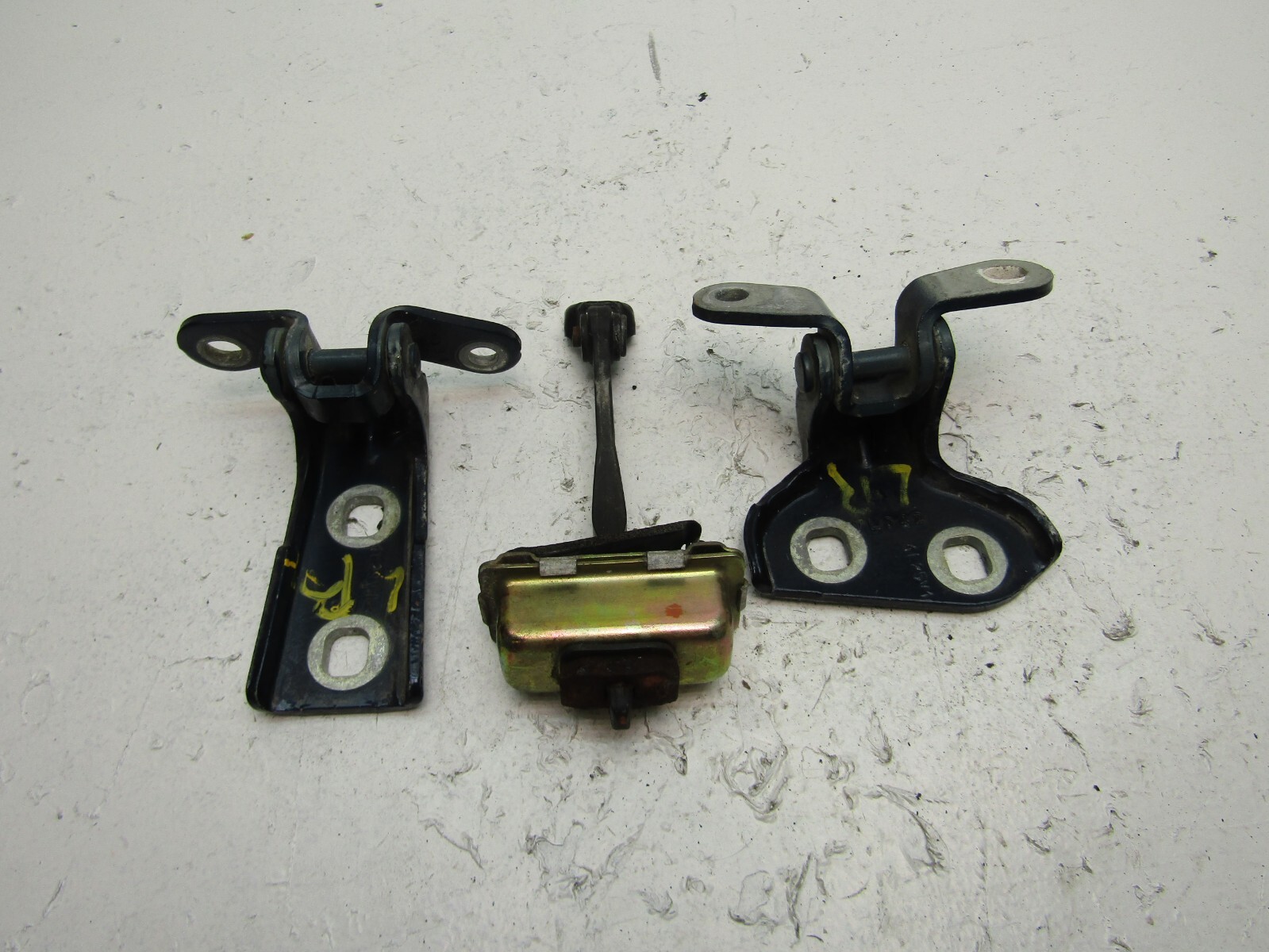 Door Hinges Set CTS 2003 2007 Driver Side Rear Back Upper Lower Hinge Check Rod