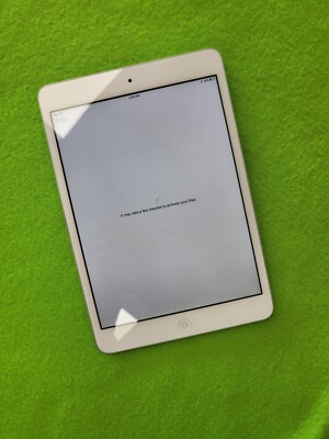 Apple iPad Mini. 64GB, A1432 Wi-Fi - White & Silver IC L0CK