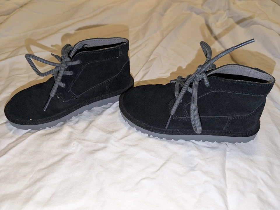 UGG Derrick ботинки молодежи Kids мальчиков размер 11 черная замша овчины 1010269K - Изображение 2 из 4