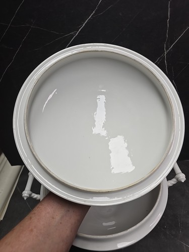 Superbe Stoneware Soup Turren White With Lid - Picture 6 of 11
