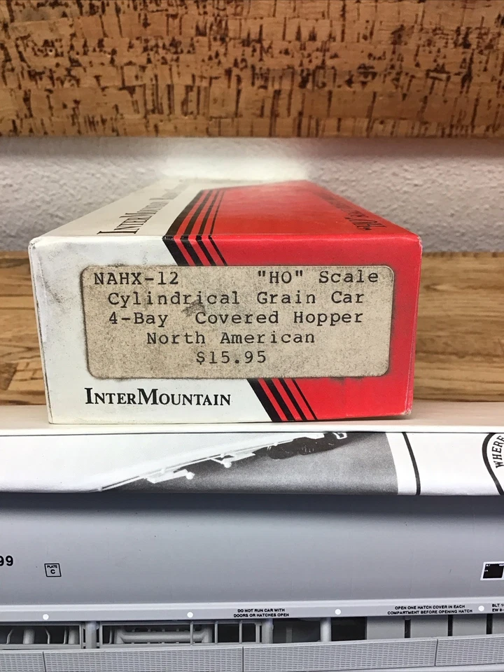 InterMountain HO Scale North American NAHX 4 Bay Cylindrical Grain Car Hopper - Image 2 of 4