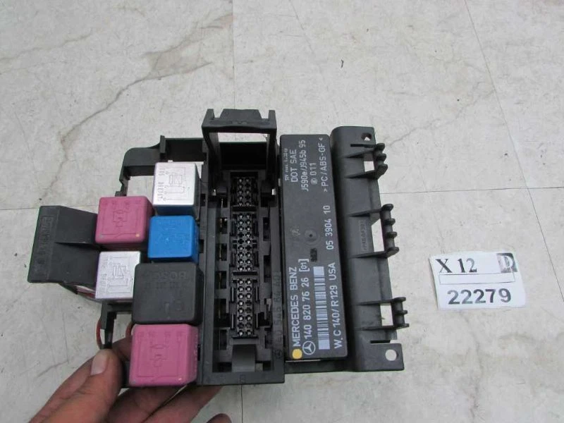 1992 93 94 95 96 97 98 1999 S420 Under Hood Hazard Warning Control Unit Fuse Box - Image 2 of 4