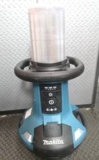 MAKITA CORDLESS PORTABLE AREA/WORK  LIGHT DML810 w/ 2 Makita 18v Batteries