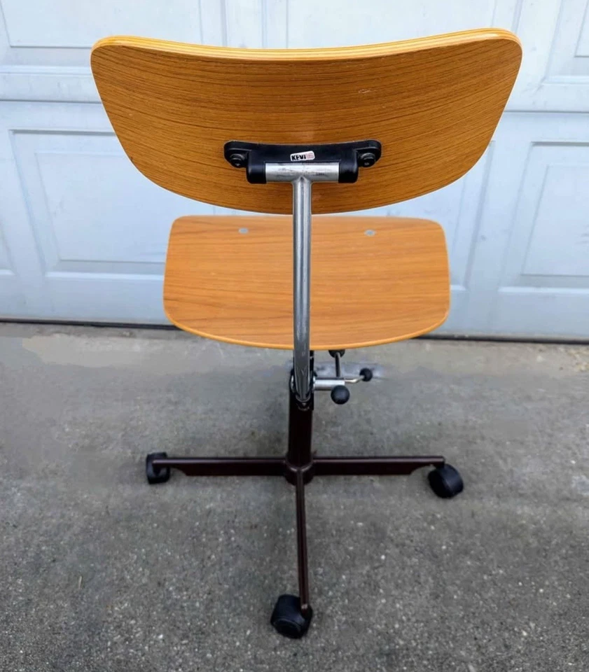 Danish Mid-Century Modern Swiveling Task Chair – Kevi 2533, Teak Bentwood - Image 4 of 4