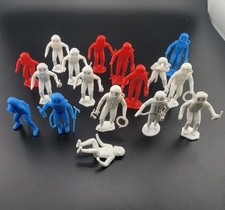 17 Vintage Plastic MPC Toy Astronauts Spaceman Figures, Toy Space Soldiers Crew