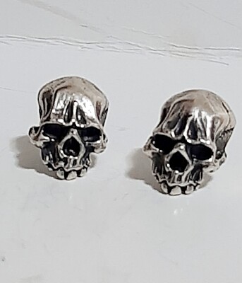 Orecchini a cerchio Skull - Modello Huggie sicuro per l'uso quotidiano