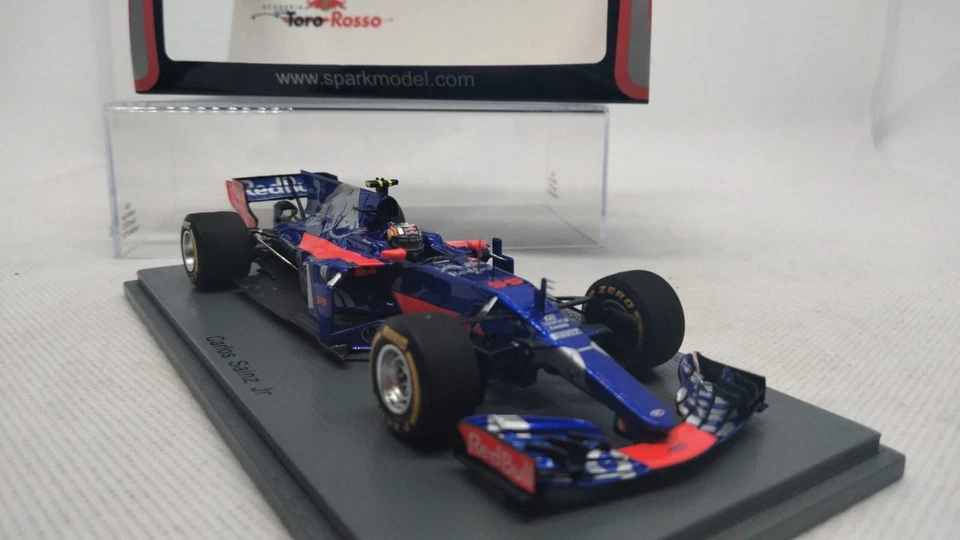 Spark  SCUDERIA TORO ROSSO STR12 AUSTRALIAN GP 2017 CARLOS SAINTZ JR  SCALA 1:43 - Immagine 3 di 4