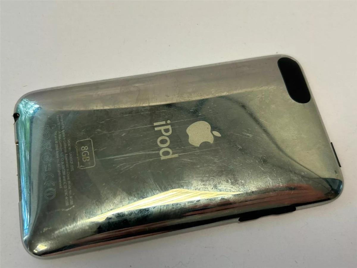 Apple iPod Touch 2nd Generation A1288 8GB / 16GB Black Silver