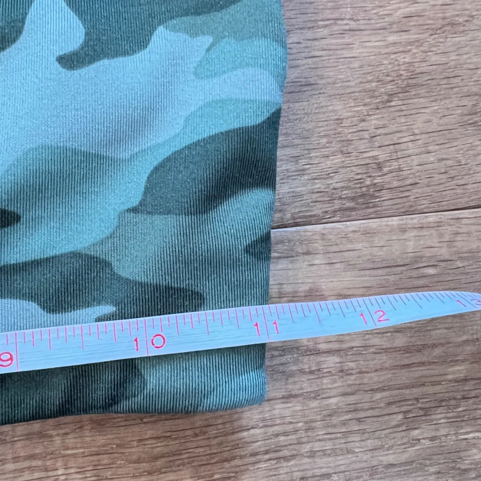 Sutiã esportivo PINK Ultimate Victoria's Secret tamanho XS verde camuflado Ultimate sem forro - Imagem 4 de 4