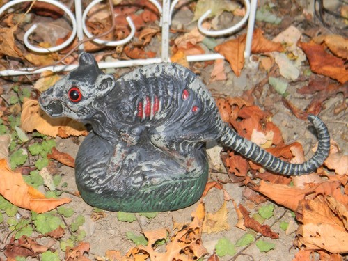 Vintage Zombie Horror Rat Creepy Mold Halloween